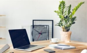 Some great ideas for computer table decoration with trees!